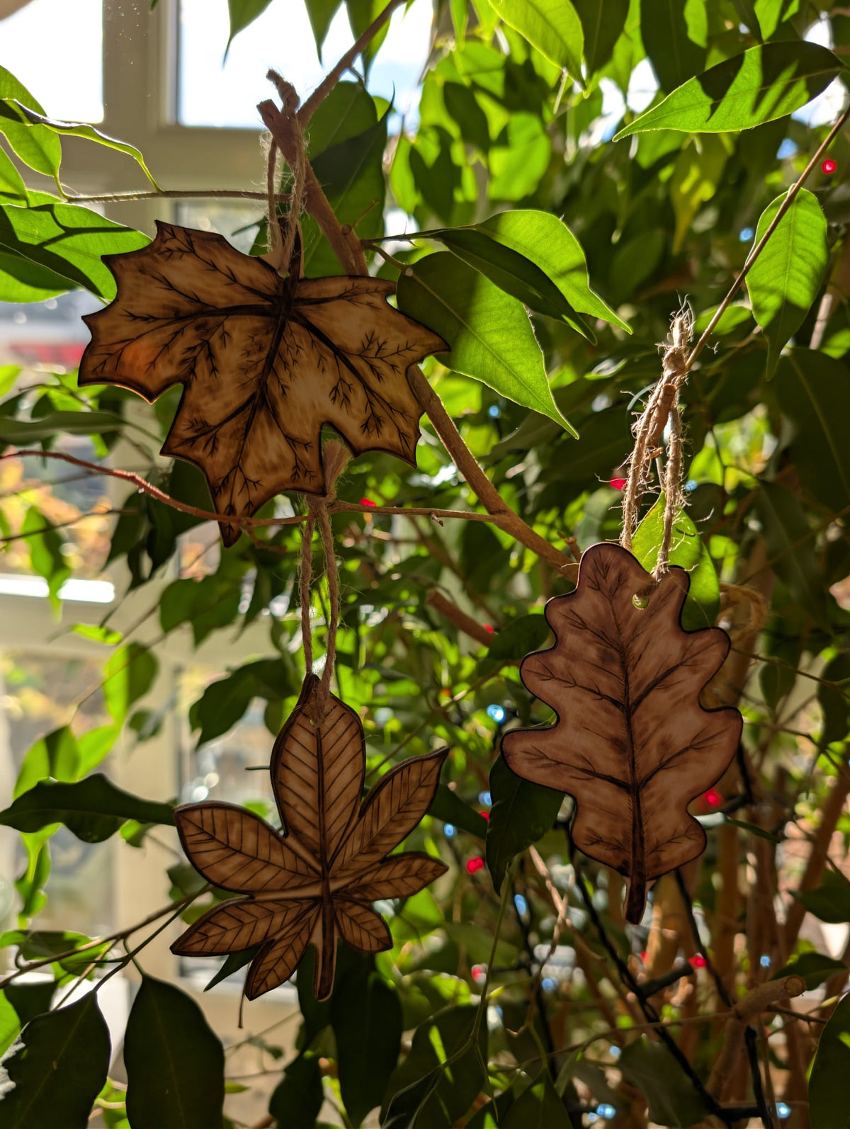Wooden Horse Chestnut Leaf Hanging Decoration