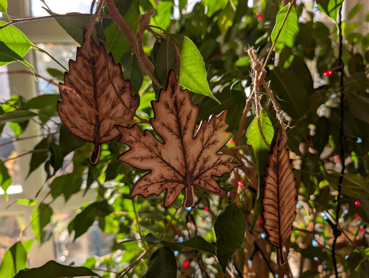 Wooden Sycamore Leaf Hanging Decoration
