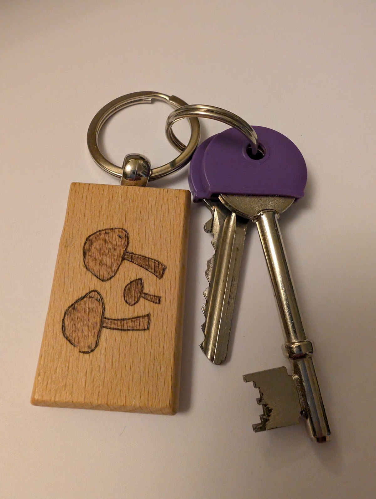 Hand Burned Botanical Wood Keyring – Pyrography Nature Keychain – Small Gift