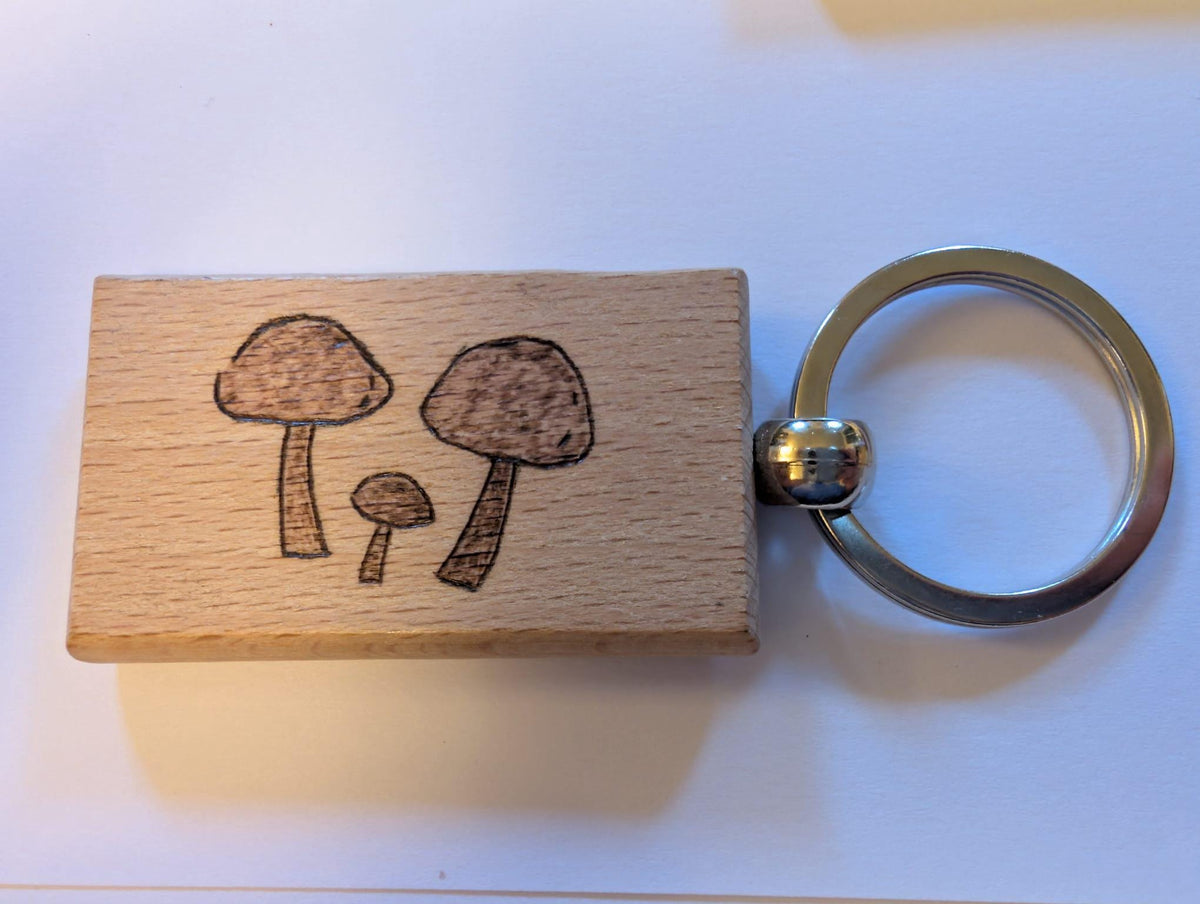 Hand Burned Botanical Wood Keyring – Pyrography Nature Keychain – Small Gift