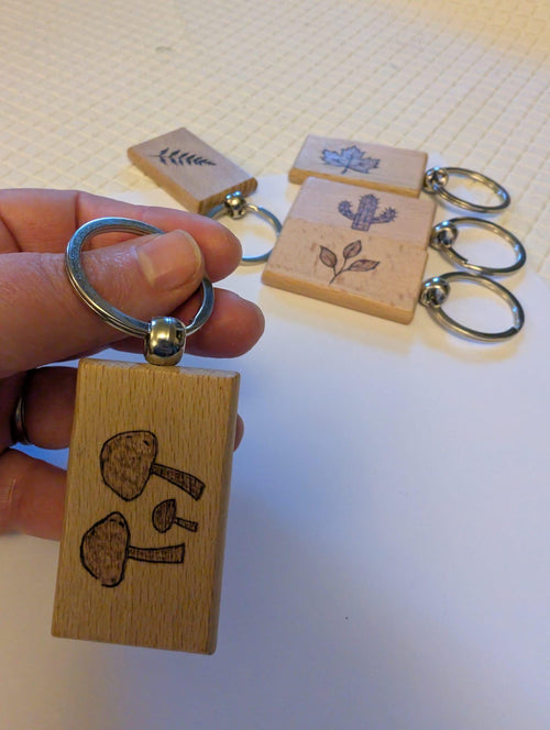 Hand Burned Botanical Wood Keyring – Pyrography Nature Keychain – Small Gift