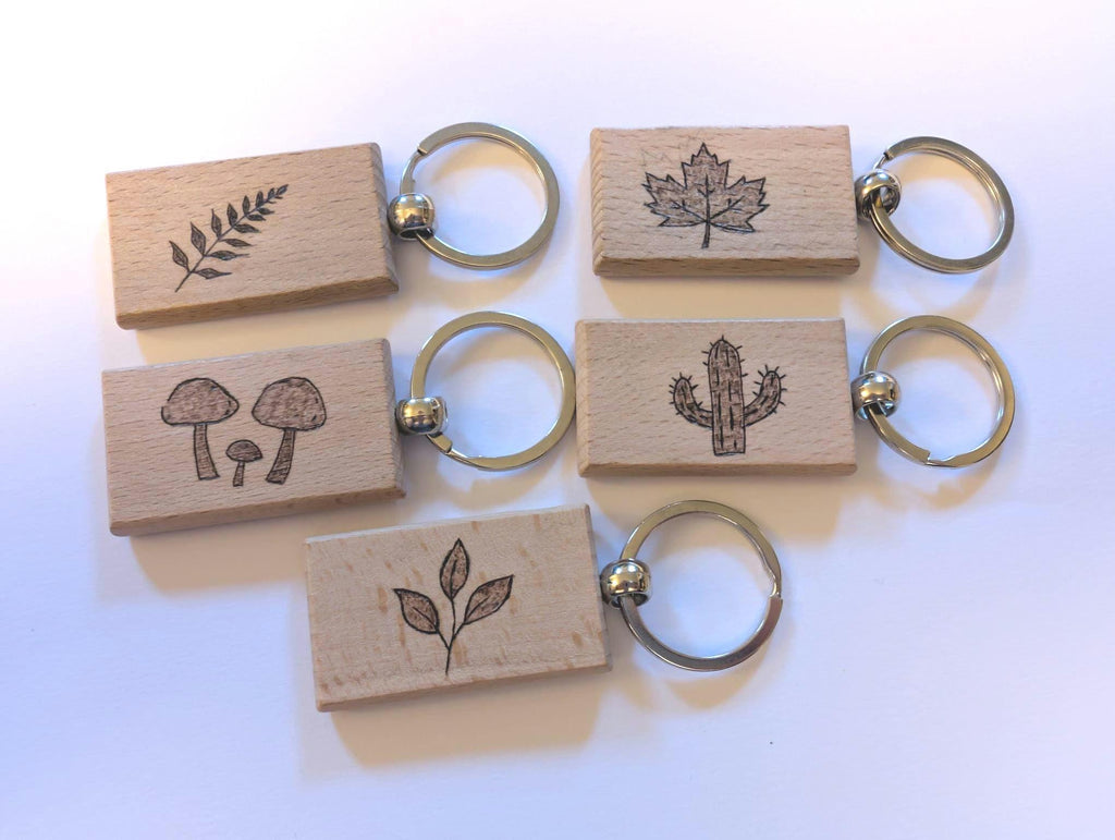 Hand Burned Botanical Wood Keyring – Pyrography Nature Keychain – Small Gift